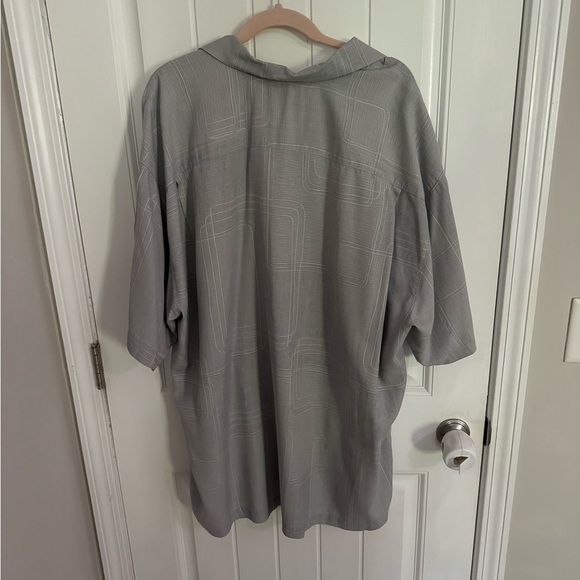 Tommy Bahama button down short sleeve shirt - Picture 3 of 3